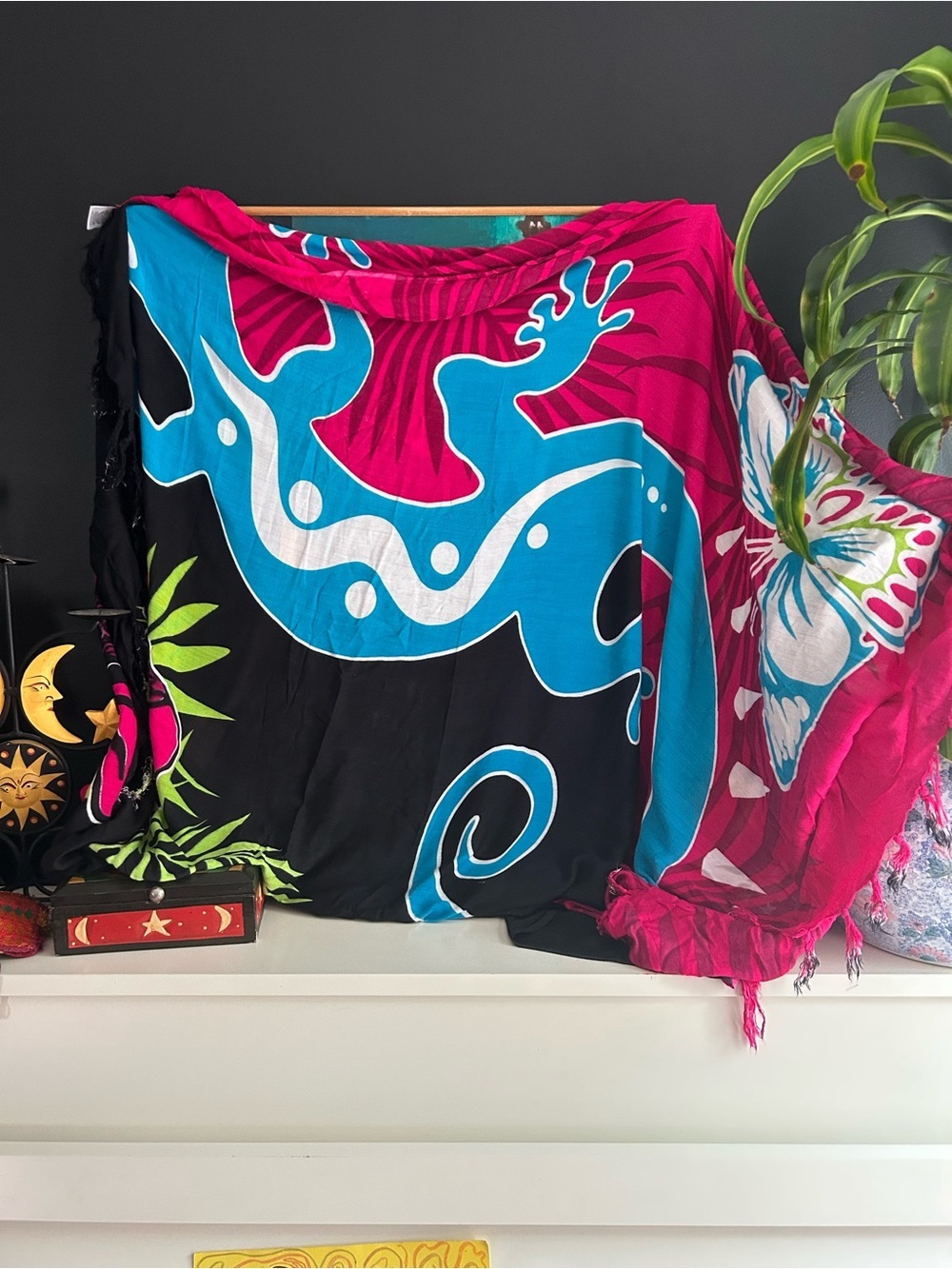 Sol y Sombra Indonesia Pink Blue Gecko Batik Rayon Sarong Wrap Boho Beachwear